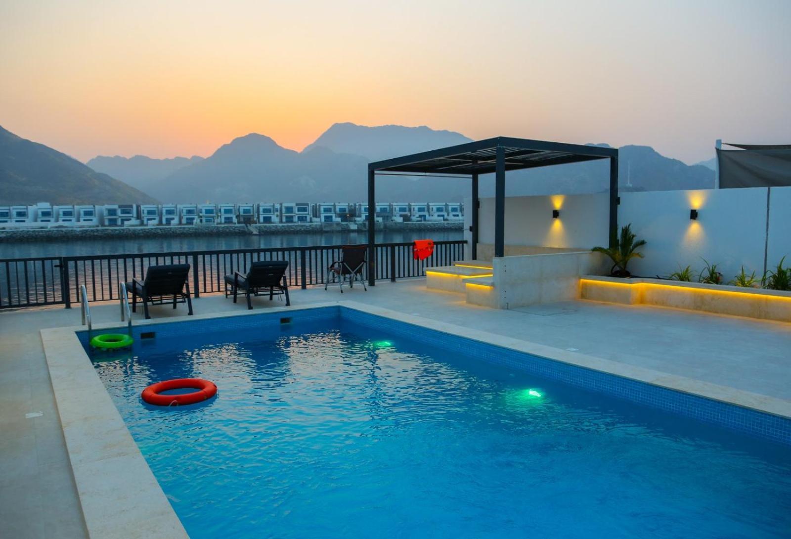 The Blue Moon - Al Dana Island Villa Fudschaira