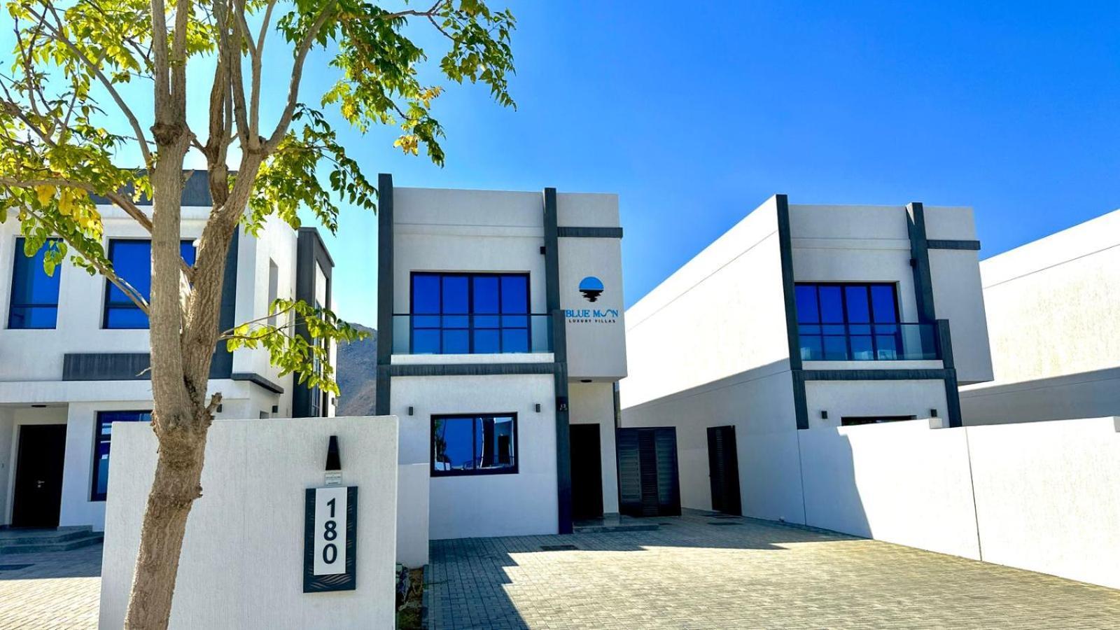 The Blue Moon - Al Dana Island Villa Fudschaira